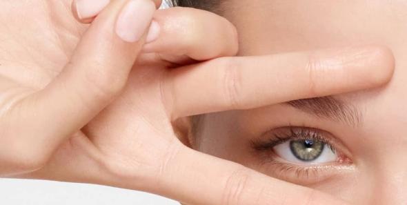 چگونه از گلاب برای درمان لک استفاده کنیم