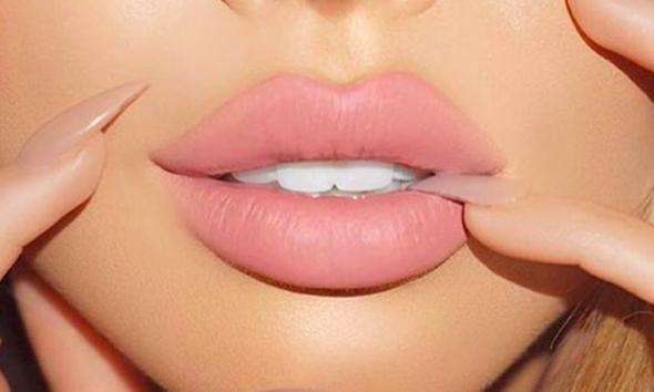 گلاب، معجزه‌ای در درمان جوش صورت!