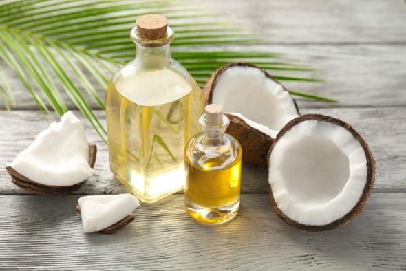چگونه مژههای پرپشت و خیره کننده داشته باشیم؟ تقویت مژه با روغن نارگیل