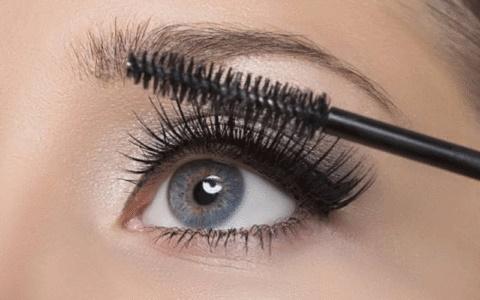 چگونه مژههای پرپشت و خیره کننده داشته باشیم؟ تقویت کننده مژه