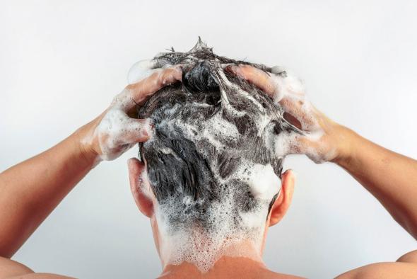 روش صحیح شستشوی موی سر