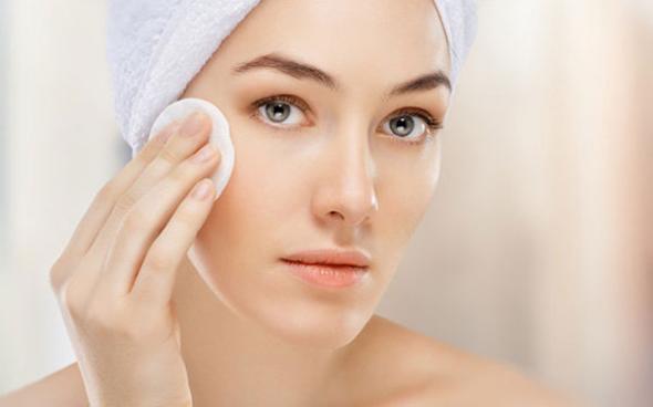 پاک کردن آرایش پوست‌های خشک