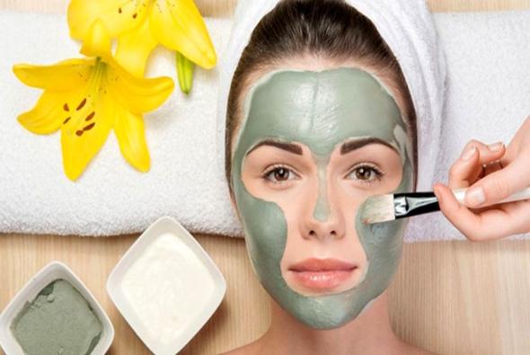 10 روش معجزهآسا برای پاکسازی پوست صورت لایه برداری پوست با استفاده از گل رختشویی و پودر چوب صندل