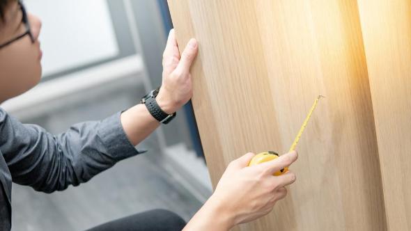 با کمترین قیمت کابیت آشپزخانه را با برچسب کابینت تغییر دهید نحوه چسباندن برچسب کابینت