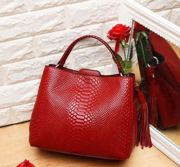 مدلهای جدید کیف چرم زنانه برای خانمهای علاقمند به چرم کیف دوشی اسپرت