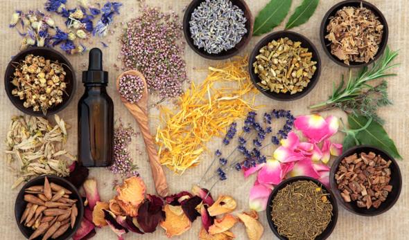 همه چیز درباره طب سنتی و فواید و مضرات این طب که نمیدانید معایب طب سنتی