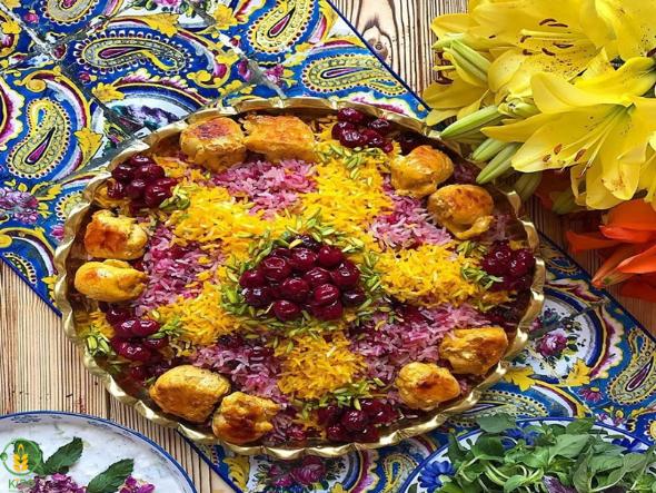 با این دستور خوشمزهترین آلبالو پلو با مرغ مجلسی را درست کن آلبالو پلو با مرغ