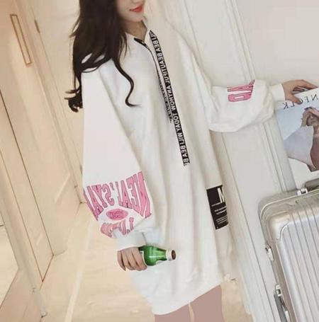 تیپ دخترانه با هودی