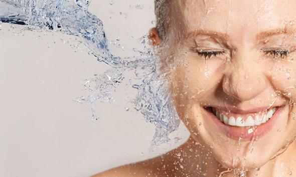 پوست صورت خود را آبرسانی می کنید؟ آبرسانی عمیق پوست در منزل
