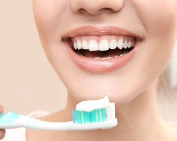 به این روش مسواک بزنید تا دندانهای سالمی داشته باشید نحوه مسواک زدن