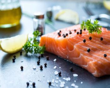 با این مواد غذایی به جنگ جوشها بروید! درمان جوش صورت با رژیم غذایی